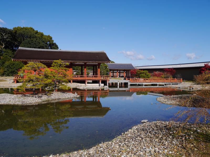 池の形や植える草木も発掘調査から推定復元した東院庭園