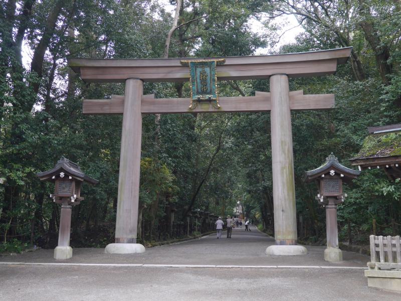 重厚な趣の大神神社二の鳥居