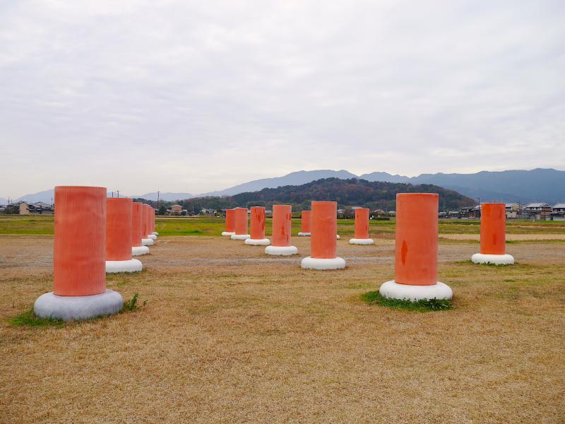 政治や儀式が行われた朝堂院の南門。実際より北20mの場所に列柱で再現表示