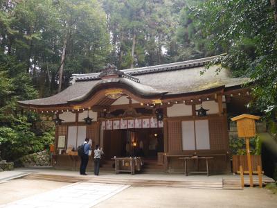 大神神社の摂社、狭井神社の拝殿