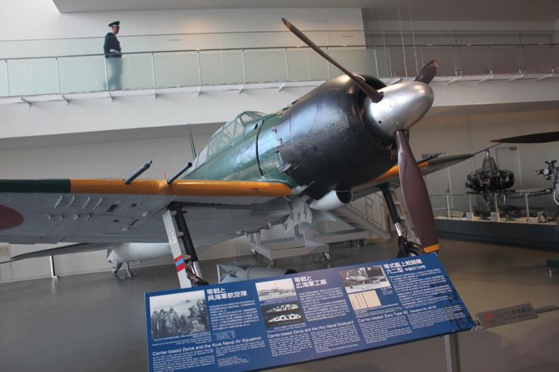 零式艦上戦闘機六二型。終戦直前に琵琶湖に不時着した機体を展示