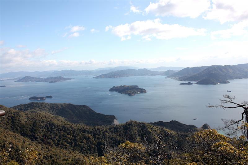 瀬戸内海の多島美が目の前に広がっている