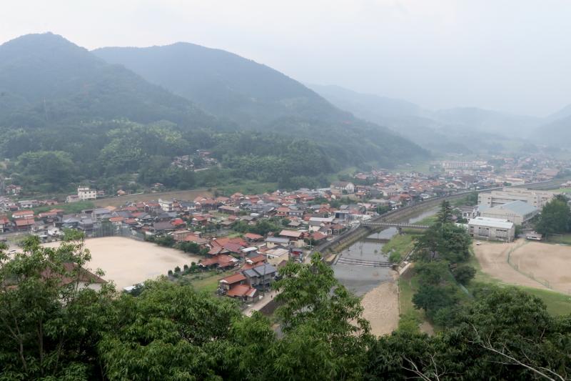 境内は津和野の町を見下ろす高台
