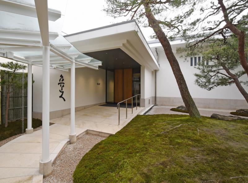 北大路魯山人の作品を常時約120点展示している「魯山人館」