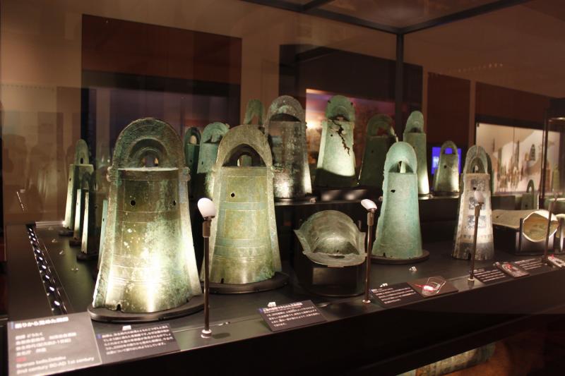 さまざまなタイプの銅鐸が一堂に会する