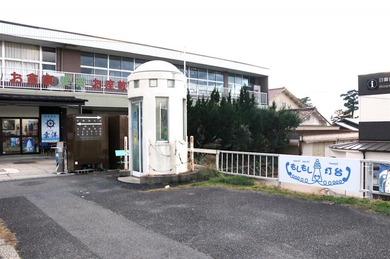 電話ボックスも灯台スタイル！