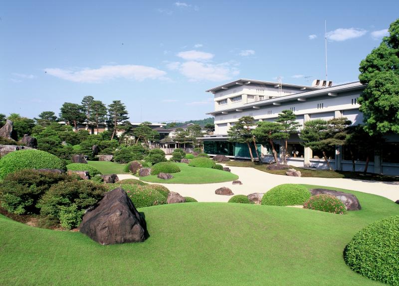 広大な敷地にある庭園と美術館。じっくり時間をかけて鑑賞したい