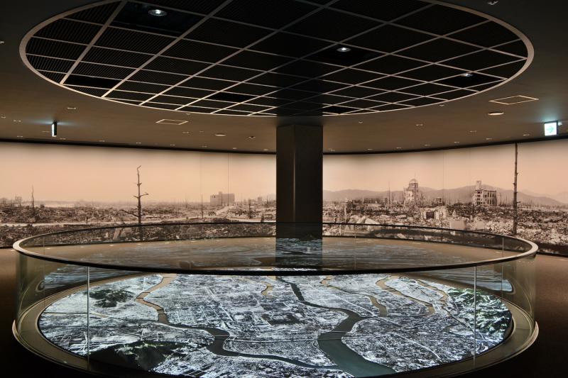 被爆前と被爆後の広島の様子をCGで表現しているパノラマ模型