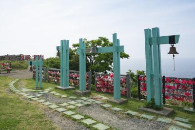 景観が美しい恋人岬。夕日の絶景スポットとしても人気です