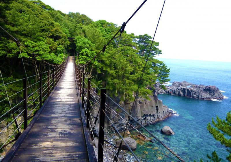 城ヶ崎海岸のもうひとつの吊橋「橋立吊橋」もスリル満点！