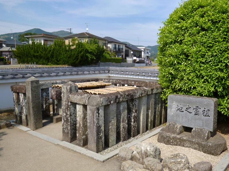 大河ドラマにもたびたび登場した「共保公出生の井戸」。実物はドラマとちょっと雰囲気が違います