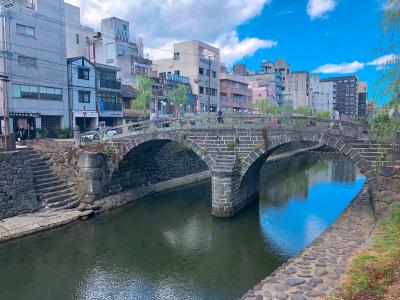 水面に映る姿がメガネのよう