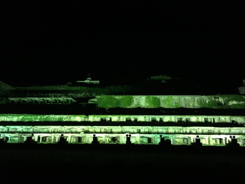 観光シーズンにはライトアップされます