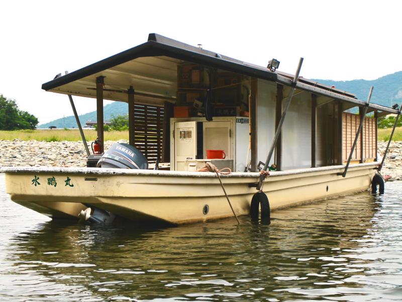 観覧船の待機場所に係留中なのは「日本唯一のトイレ専用船」だとか