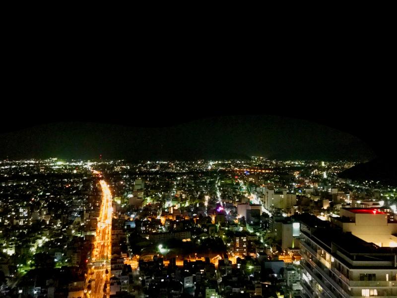 夜の北方向は「忠節橋通り」の車ライトも美しい