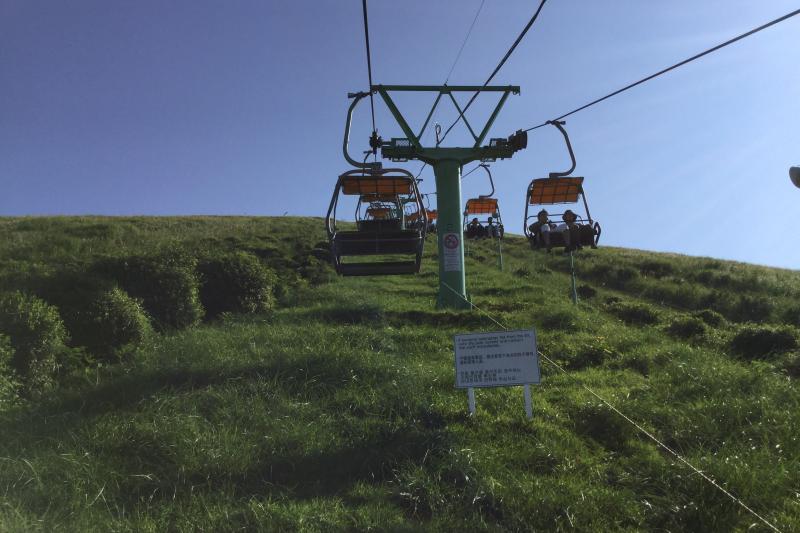 リフトは高度が低く、高いところが苦手な方でもきっと楽しめます。