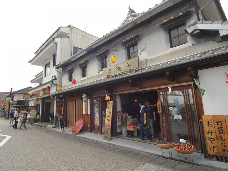 参勤交代で大名たちが歩いたとされる豊前街道。当時の風情が感じられるレトロな雰囲気があります