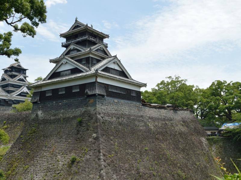 築城当時の姿を残す多重櫓である宇土櫓（うとやぐら）。熊本地震で南側の続櫓は倒壊